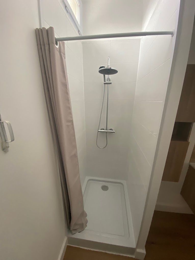 Douche moderne à l’italienne